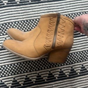 Caramel leather ankle boots